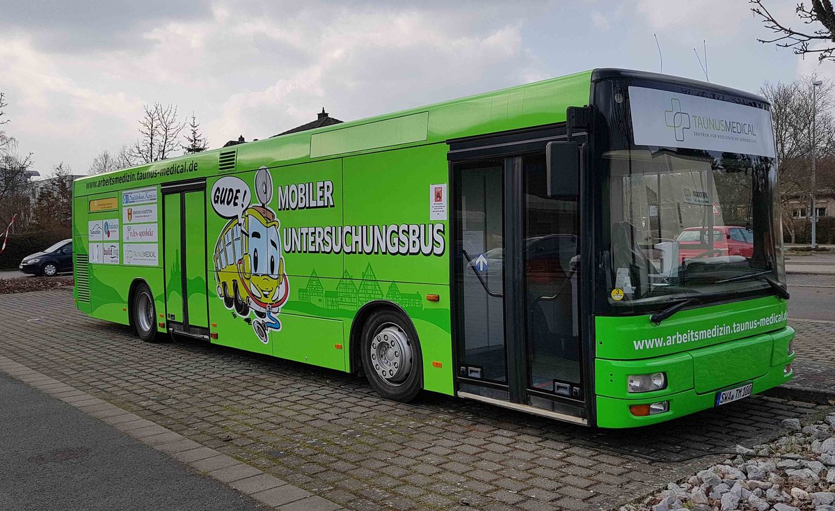 Mobiler Untersuchungsbus von TAUNUSMEDICAL steht zur Coronatestung im M�rz 2021 in Taunusstein-Hahn