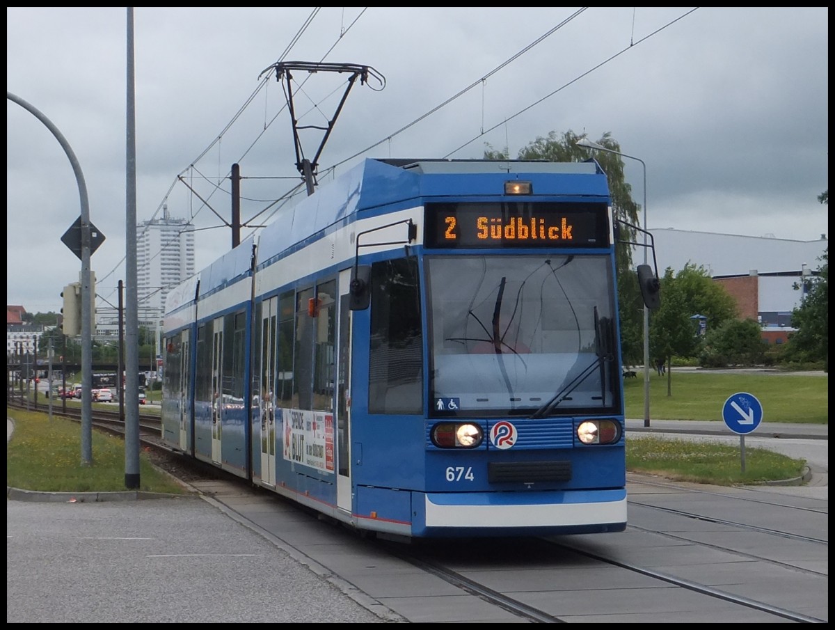 Moderne Stra�enbahn in Rostock.