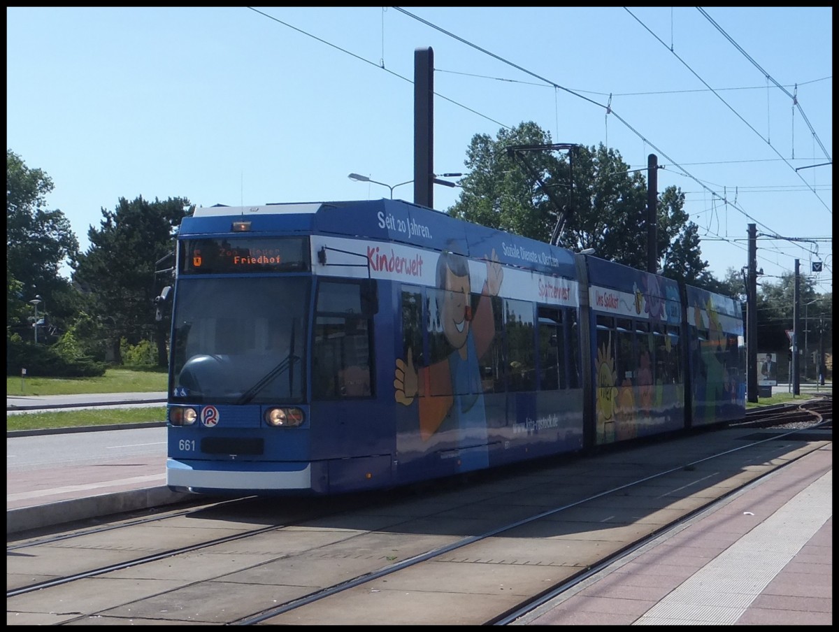 Moderne Stra�enbahn in Rostock.
