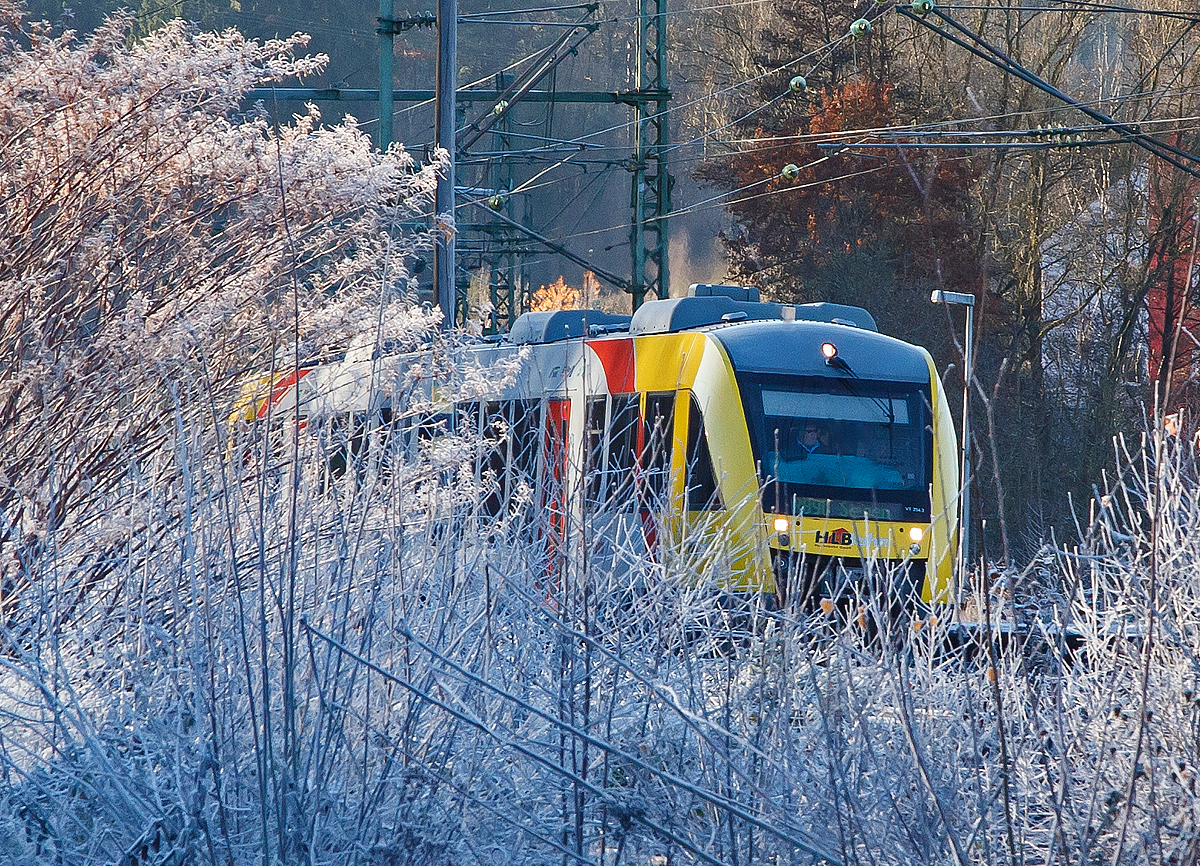 
Motiv verdeckt....
Der VT 254 (95 80 0648 154-2 D-HEB / 95 80 0648 654-1 D-HEB) ein Alstom Coradia LINT 41 der HLB (Hessische Landesbahn) fährt am 04.12.2016, als RB 90  Oberwesterwaldbahn , von Scheuerfeld/Sieg weiter in Richtung Siegen, nächter Halt Betzdorf.