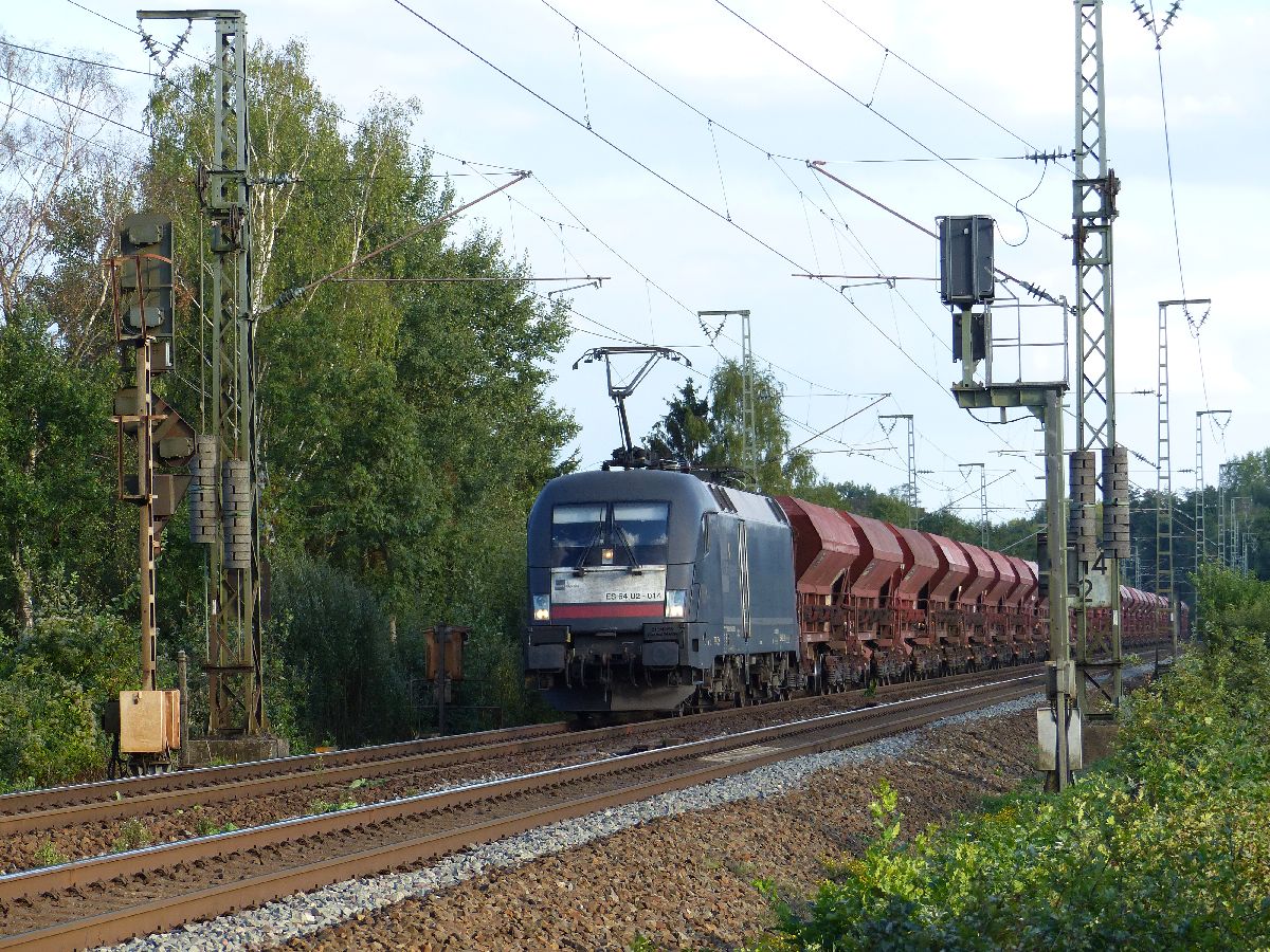 MRCE Lok ES 64 U2-014 (91 80 6182 514-0 D-DISPO] Devesstra�e, Salzbergen 13-09-2018.

MRCE loc ES 64 U2-014 (91 80 6182 514-0 D-DISPO] Devesstra�e, Salzbergen 13-09-2018.