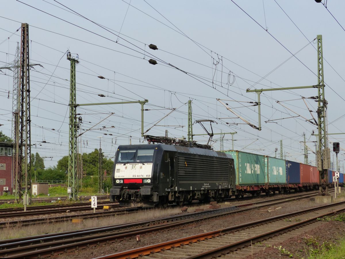 MRCE (Mitsui Rail Capital Europe) Lok E 189 459-1 G�terbahnhof Oberhausen West 22-09-2016

MRCE (Mitsui Rail Capital Europe) loc E 189 459-1 goederenstation Oberhausen West 22-09-2016.