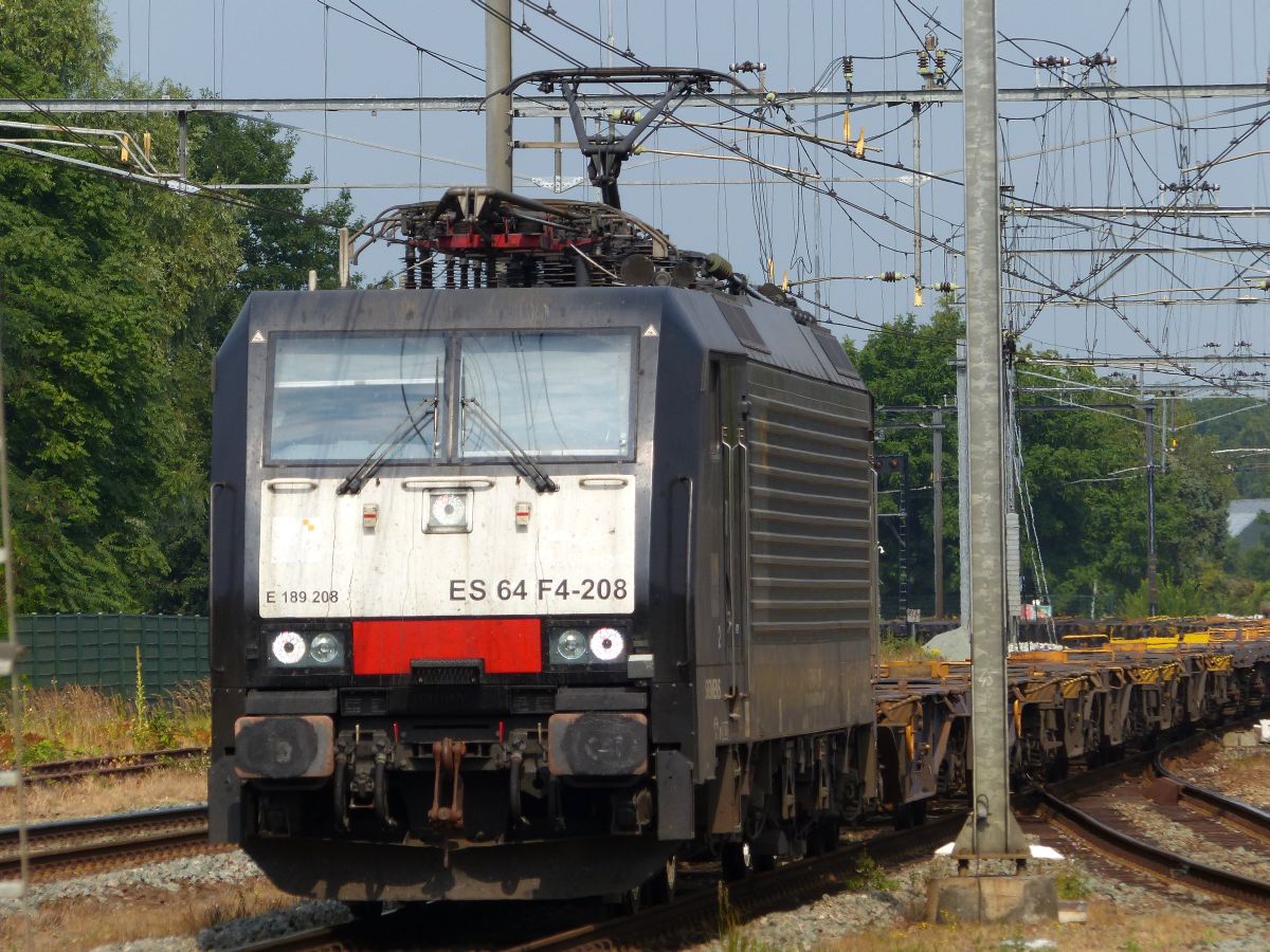 MRCE (Mitsui Rail Capital Europe) Lok 189 208 Boxtel, Niederlande 19-07-2018.

MRCE (Mitsui Rail Capital Europe) elektrische loc 189 208 Boxtel 19-07-2018.