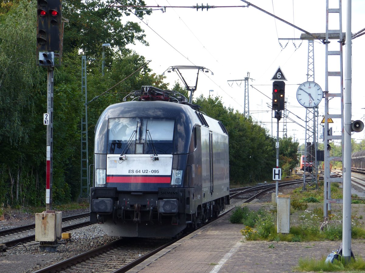MRCE (Mitsui Rail Capital Europe) Lok ES 64 U2-095 (182-595-9) Gleis 2 Salzbergen 17-08-2018.

MRCE (Mitsui Rail Capital Europe) loc ES 64 U2-095 (182-595-9) spoor 2 Salzbergen 17-08-2018.