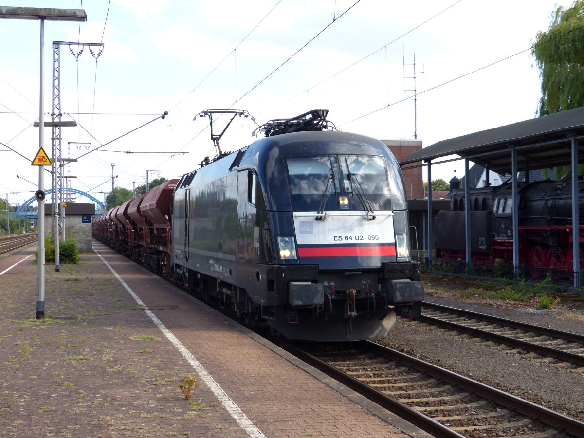 MRCE (Mitsui Rail Capital Europe) Lok ES 64 U2-095 (182-595-9) Gleis 2 Salzbergen 17-08-2018.

MRCE (Mitsui Rail Capital Europe) loc ES 64 U2-095 (182-595-9) spoor 2 Salzbergen 17-08-2018.