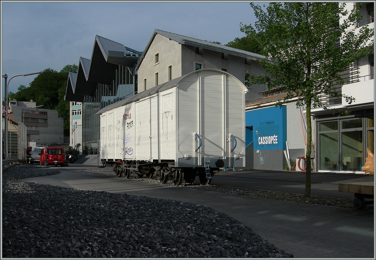 Nach nur einem Jahr wurde das aufwändig erstellte Nestlé Museum bereits wieder geschlossen, die  Markforscher  haben wohl die Kundenbedürfnisse etwas falsch eingeschätzt...
Immerhin blieb der schön revidierte GFM Güterwagen GFM  671 K3 erhalten und ist nun wieder bei der TPF. 

7. Juni 2016