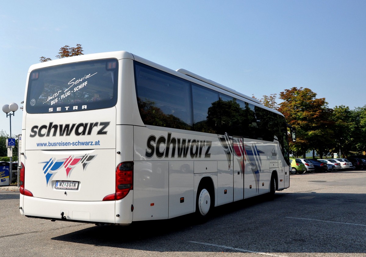 Nachschuss  auf den Setra 415 GT-HD von SCHWARZ Busreisen aus �sterreich im August 2013 in Krems gesehen.