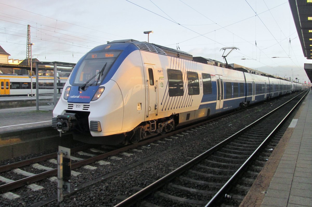 National Express 851 hlt am 20 Jnner 2017 in Hamm.