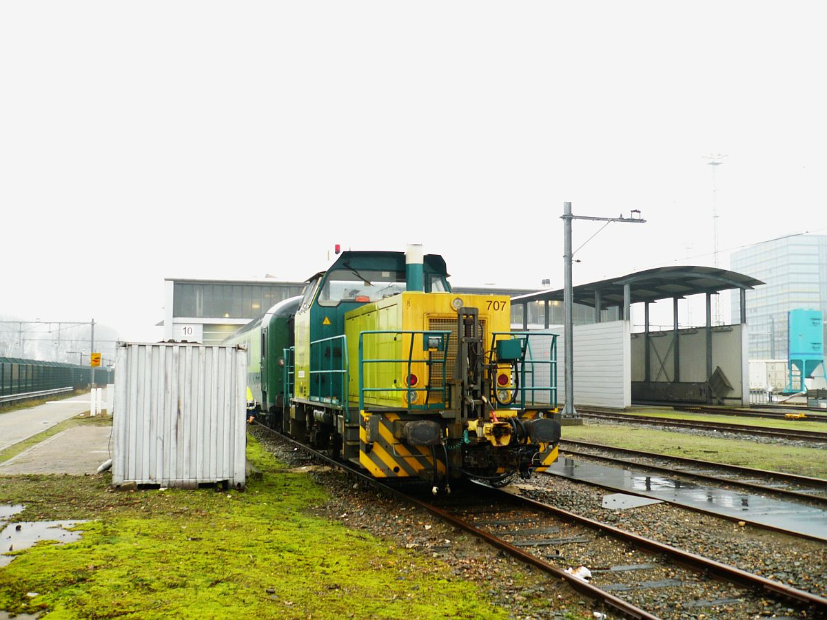 Nedtrain Rangierlok 707. Watergraafsmeer, Amsterdam 16-12-2015.

Nedtrain rangeerloc 707. Watergraafsmeer, Amsterdam 16-12-2015.