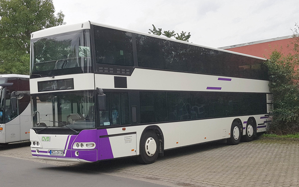 Neoplan Centroliner der  OVB  steht auf dem Busplatz in Fulda im August 2019