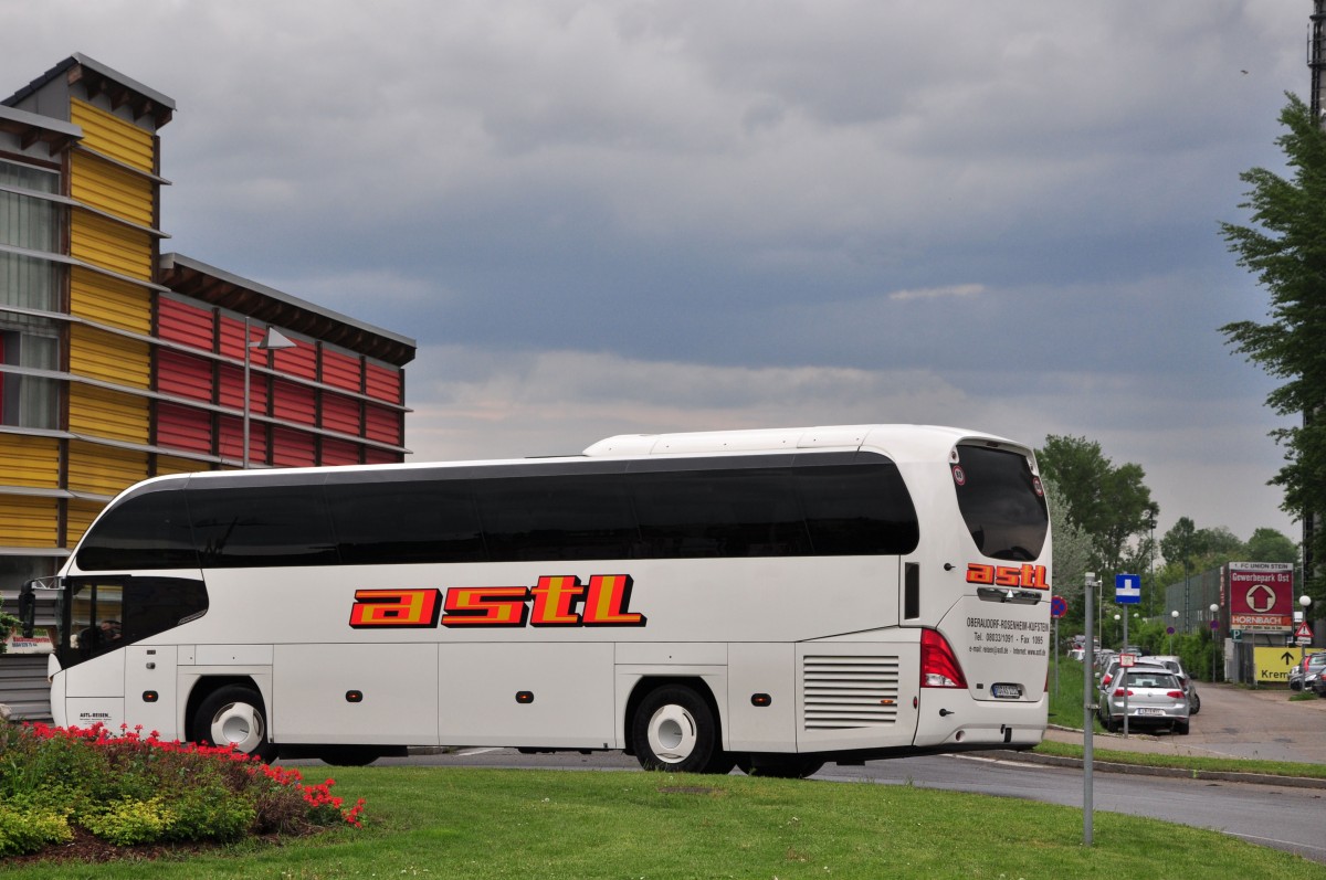 Neoplan Cityliner von ASTL Reisen aus der BRD am 9.5.2015 in Krems.