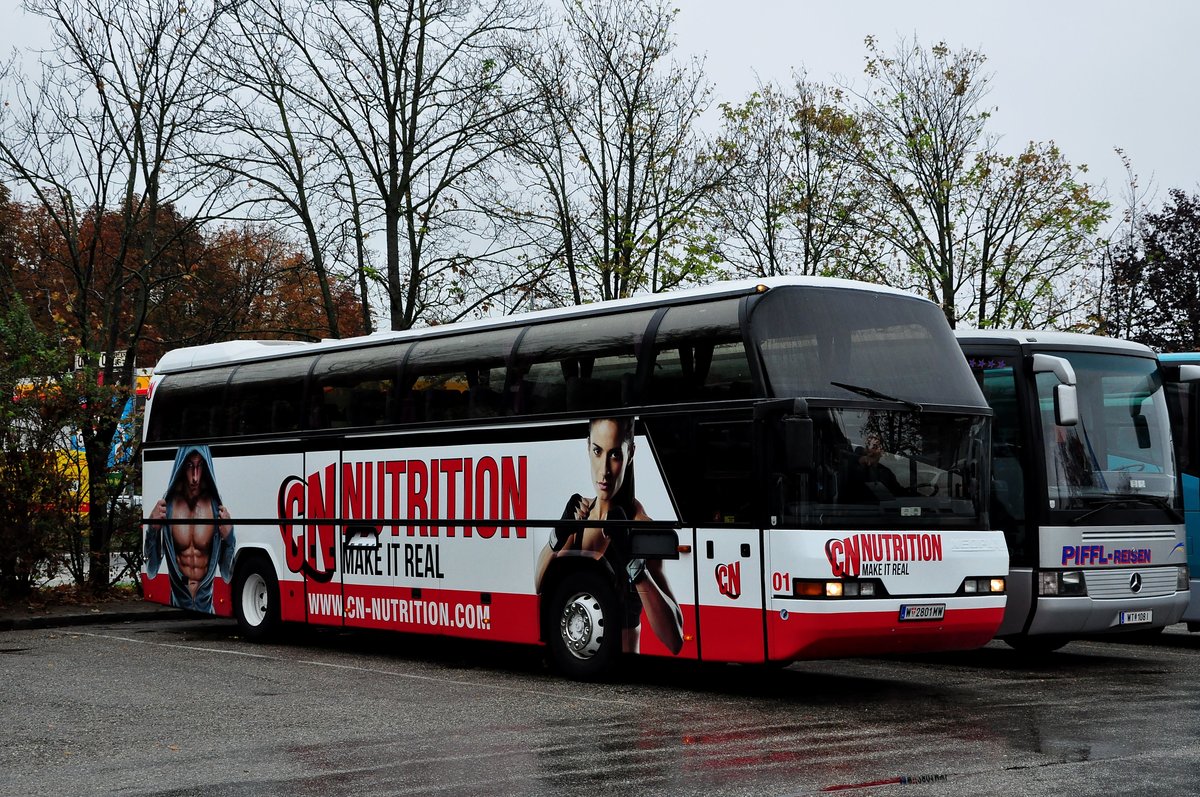 Neoplan Cityliner aus Wien in Krems gesehen.