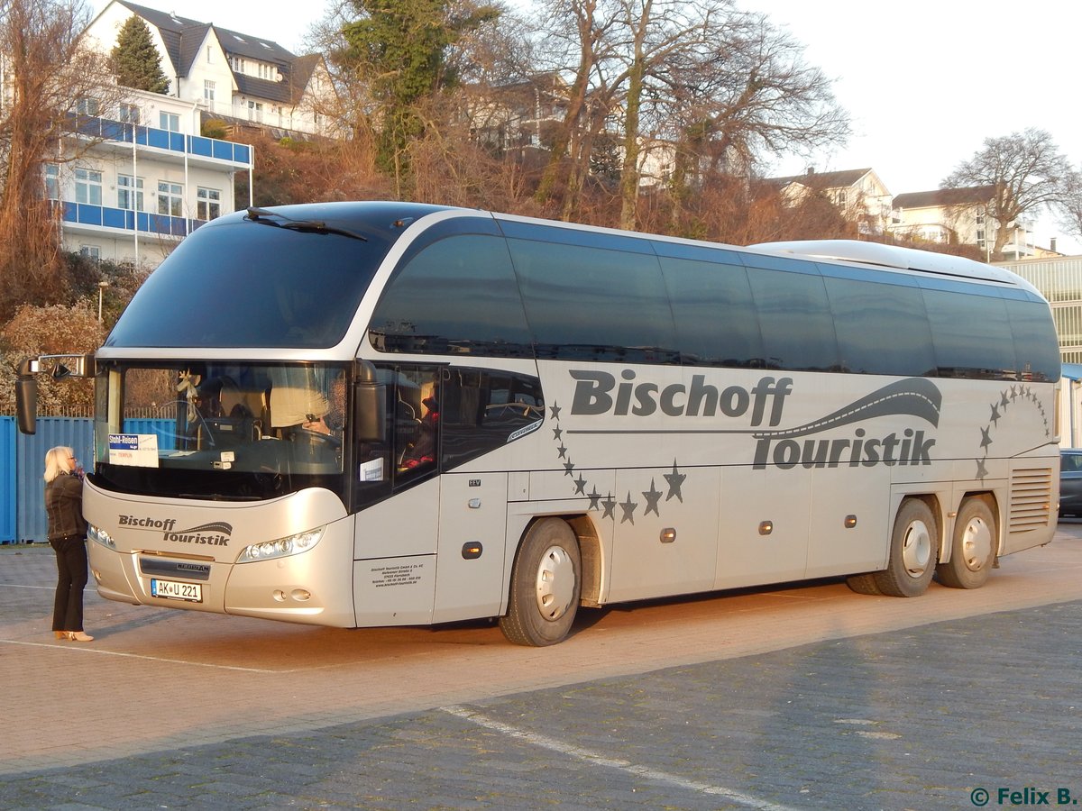 Neoplan Cityliner von Bischoff Touristik aus Deutschland im Stadthafen Sassnitz.