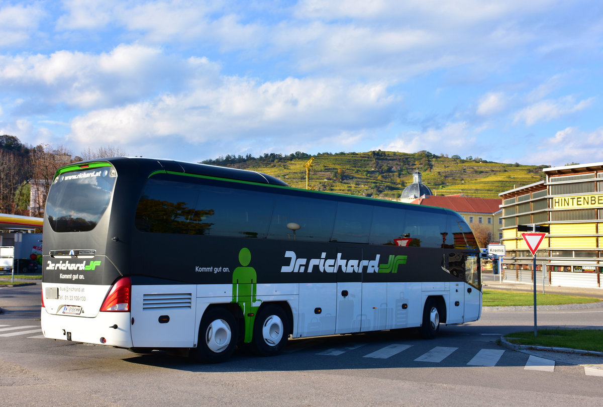 Neoplan Cityliner von Dr. Richard Reisen aus Wien in Krems.