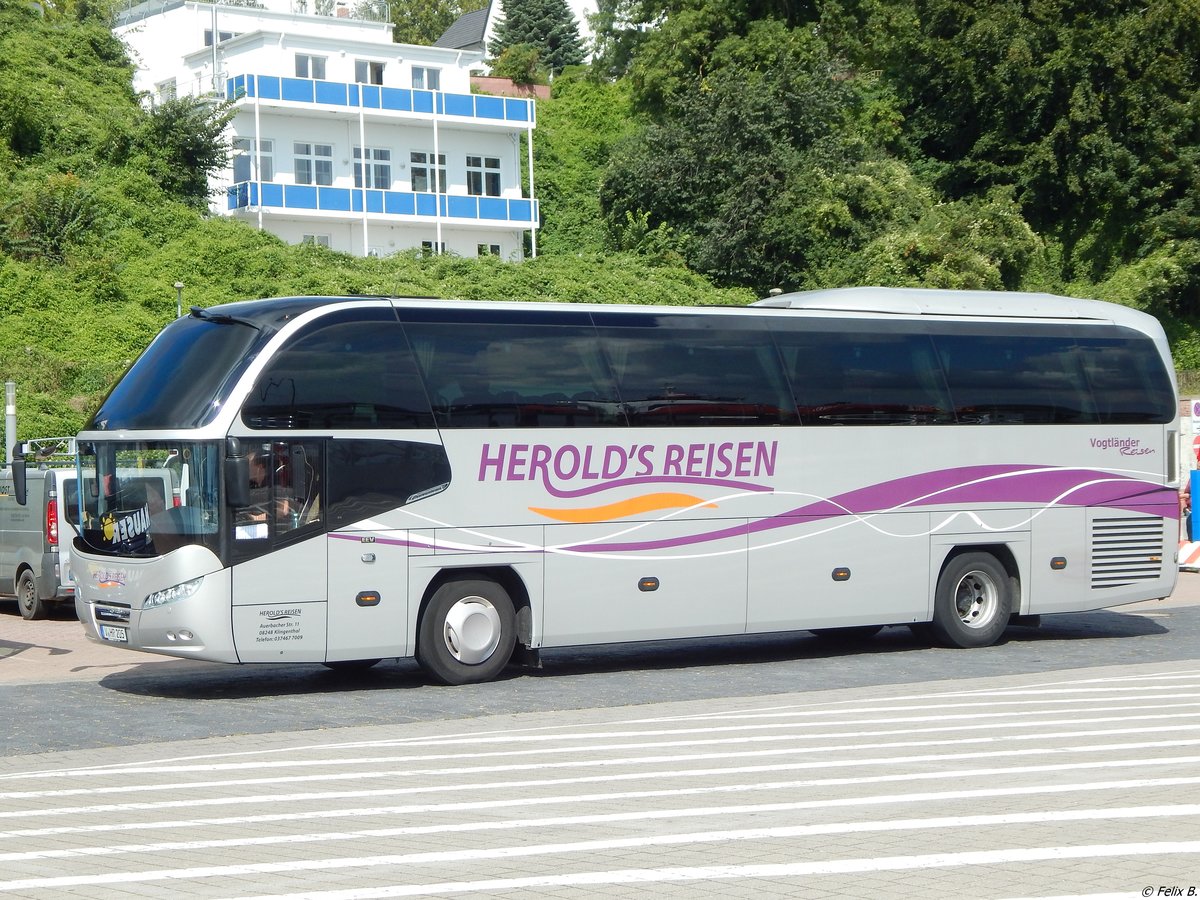 Neoplan Cityliner von Herold's Reisen aus Deutschland im Stadthafen Sassnitz.