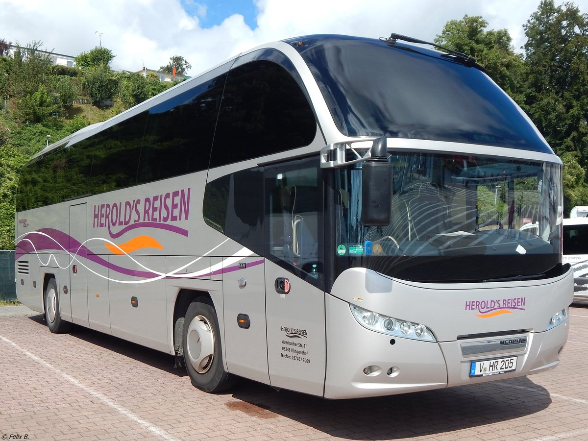 Neoplan Cityliner von Herold's Reisen aus Deutschland im Stadthafen Sassnitz.