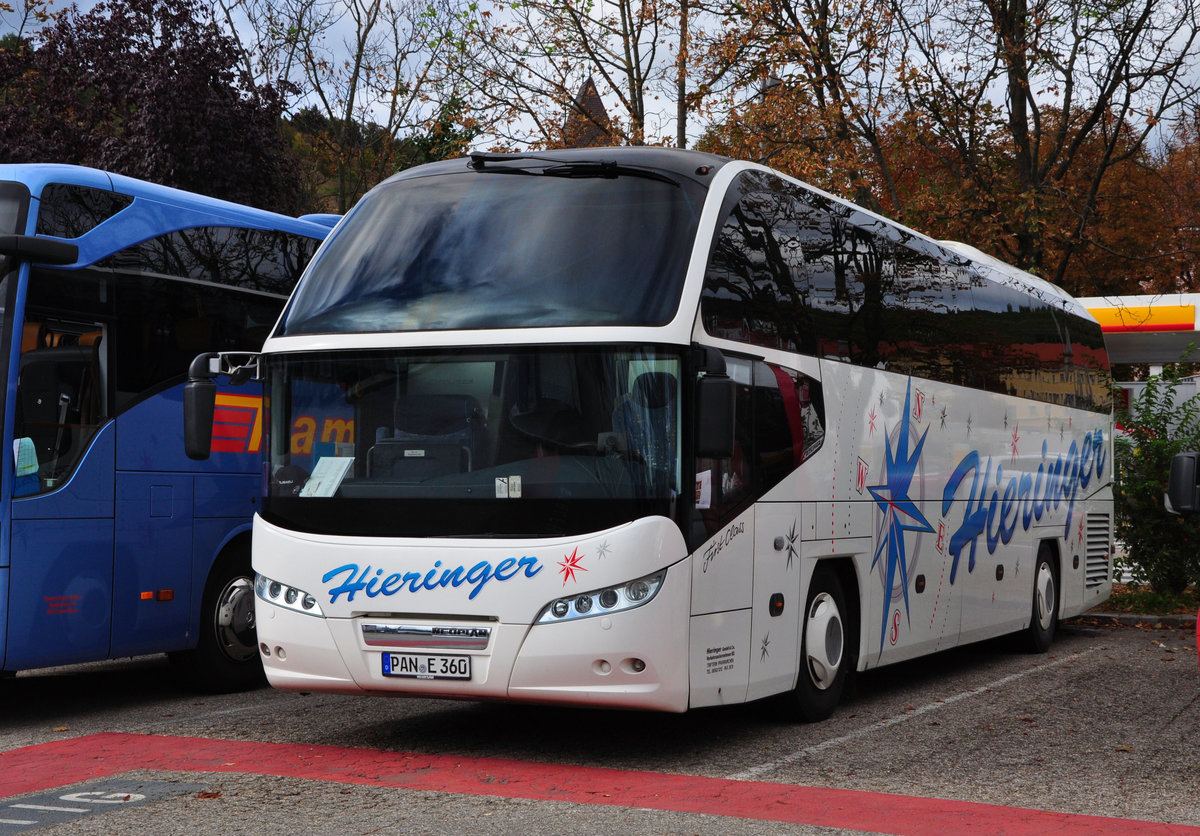 Neoplan Cityliner von Hieringer Reisen aus der BRD in Krems.