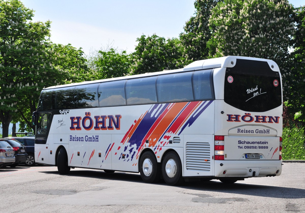 Neoplan Cityliner von HHN Reisen aus der BRD am 8.5.2015 in Krems unterwegs.