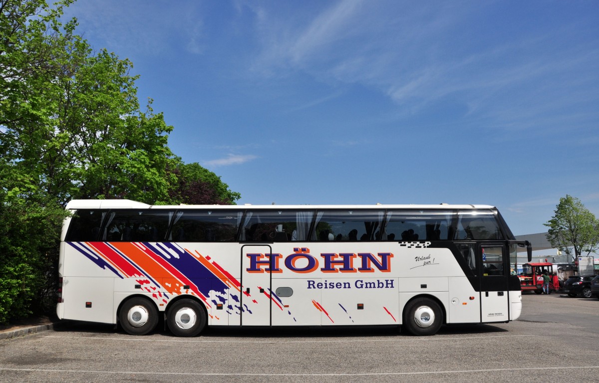 Neoplan Cityliner von HHN Reisen aus der BRD am 8.5.2015 in Krems unterwegs.