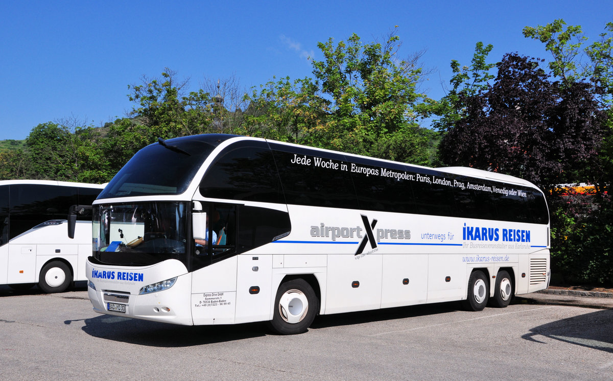 Neoplan Cityliner von Ikarus Reisen aus der BRD in Krems gesehen.