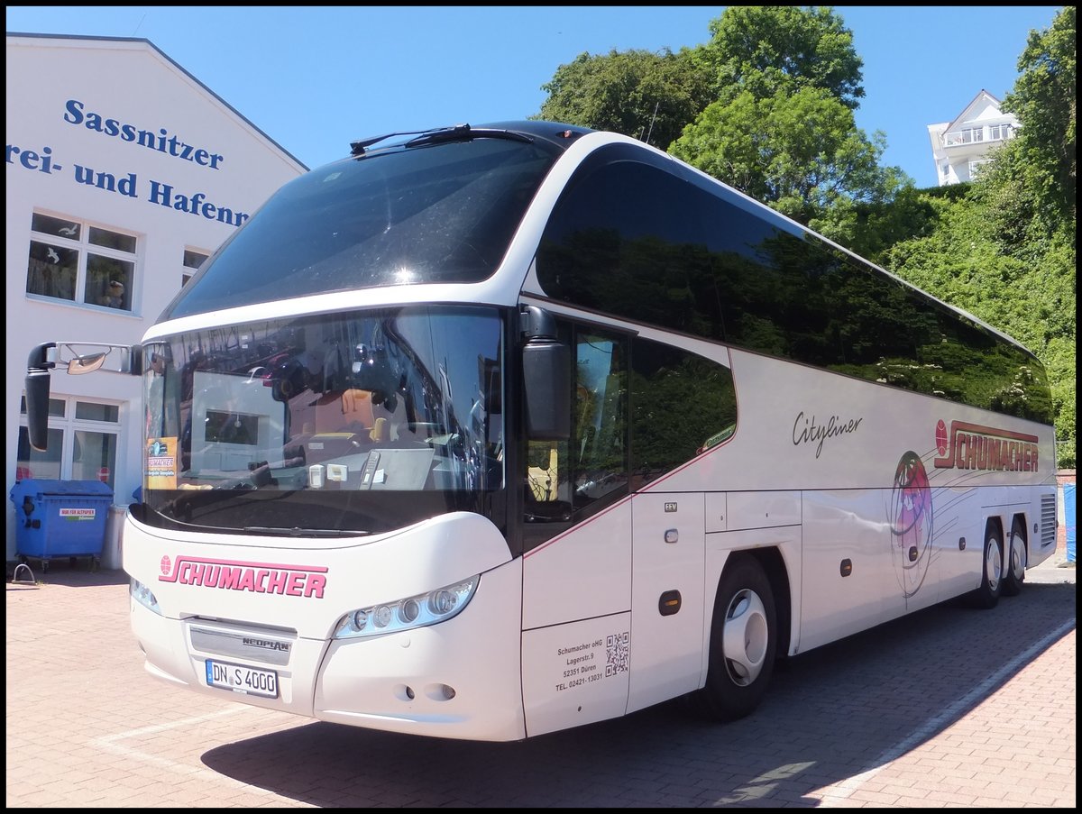 Neoplan Cityliner von Schumacher aus Deutschland im Stadthafen Sassnitz.