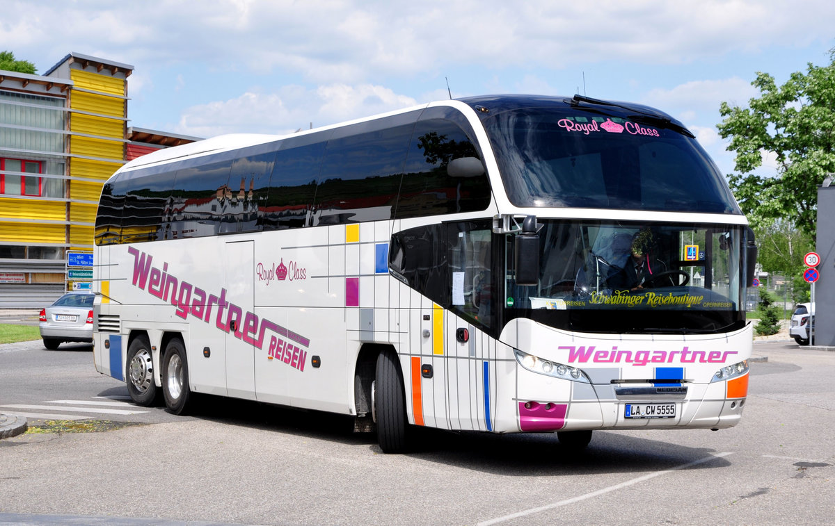 Neoplan Cityliner von Weingartner Reisen aus der BRD in Krems gesehen.