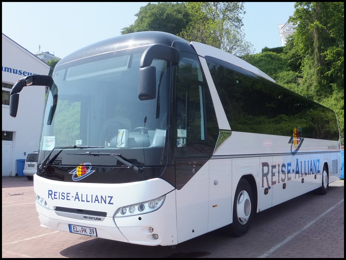 Neoplan Jetliner von Reise-Allianz/Meyering aus Deutschland im Stadthafen Sassnitz.