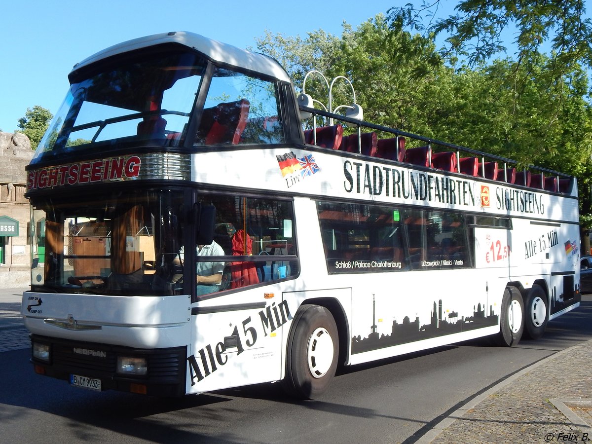 Neoplan Skyliner von Der Tempelhofer aus Deutschland in Berlin.