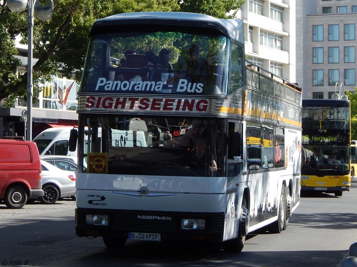 Neoplan Skyliner von Der Tempelhofer aus Deutschland in Berlin.