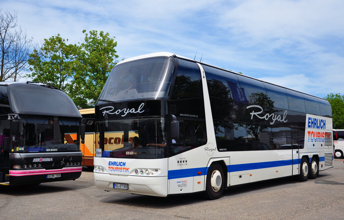 Neoplan Skyliner der EHRLICH Touristik aus der BRD in Krems gesehen.