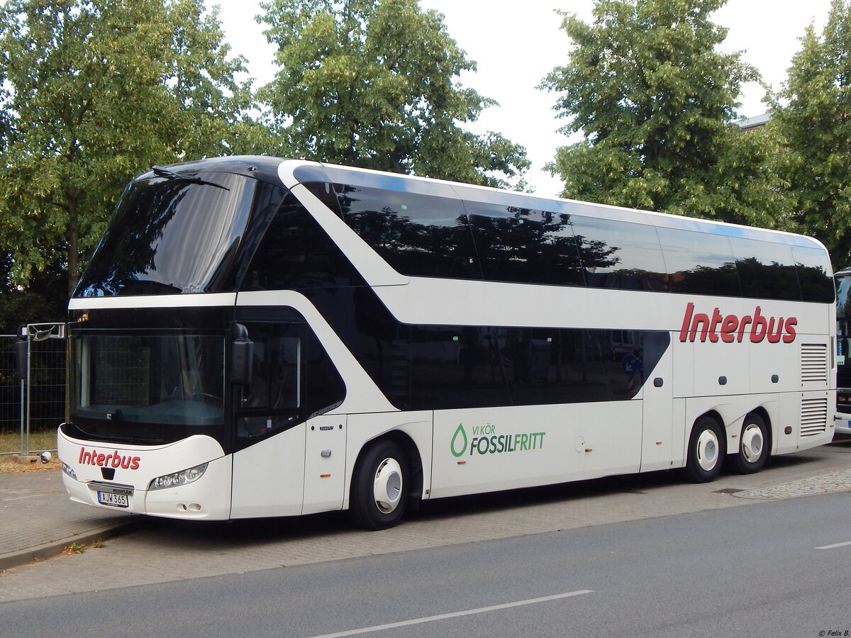 Neoplan Skyliner von Interbus aus Schweden in Neubrandenburg.