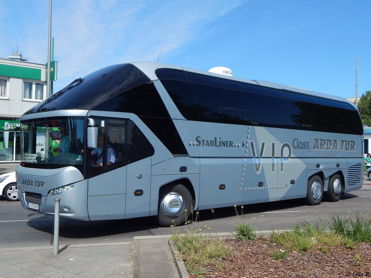 Neoplan Starliner von Arda Tur aus Bulgarien in Berlin.