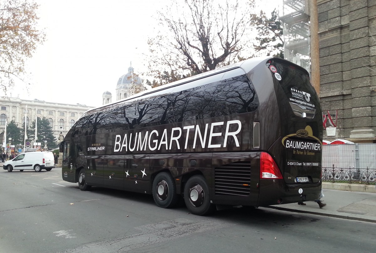 Neoplan Starliner von Baumgartner Reisen aus der BRD am 15.11.2014 in Wien gesehen.