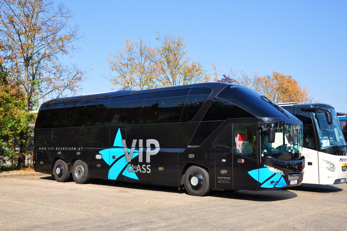 Neoplan Starliner von HSSINGER Reisen aus sterreich in Krems.