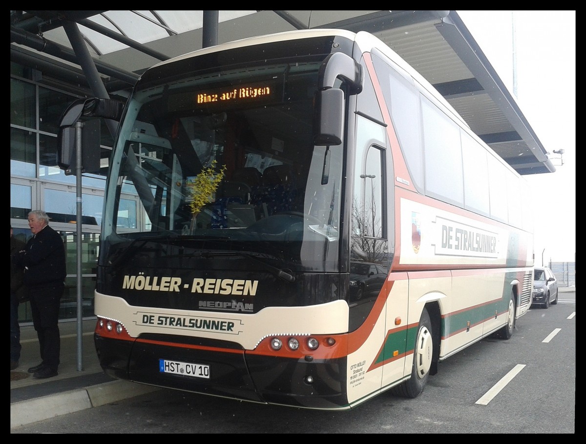 Neoplan Tourliner von De Stralsunner aus Deutschland in Rostock.