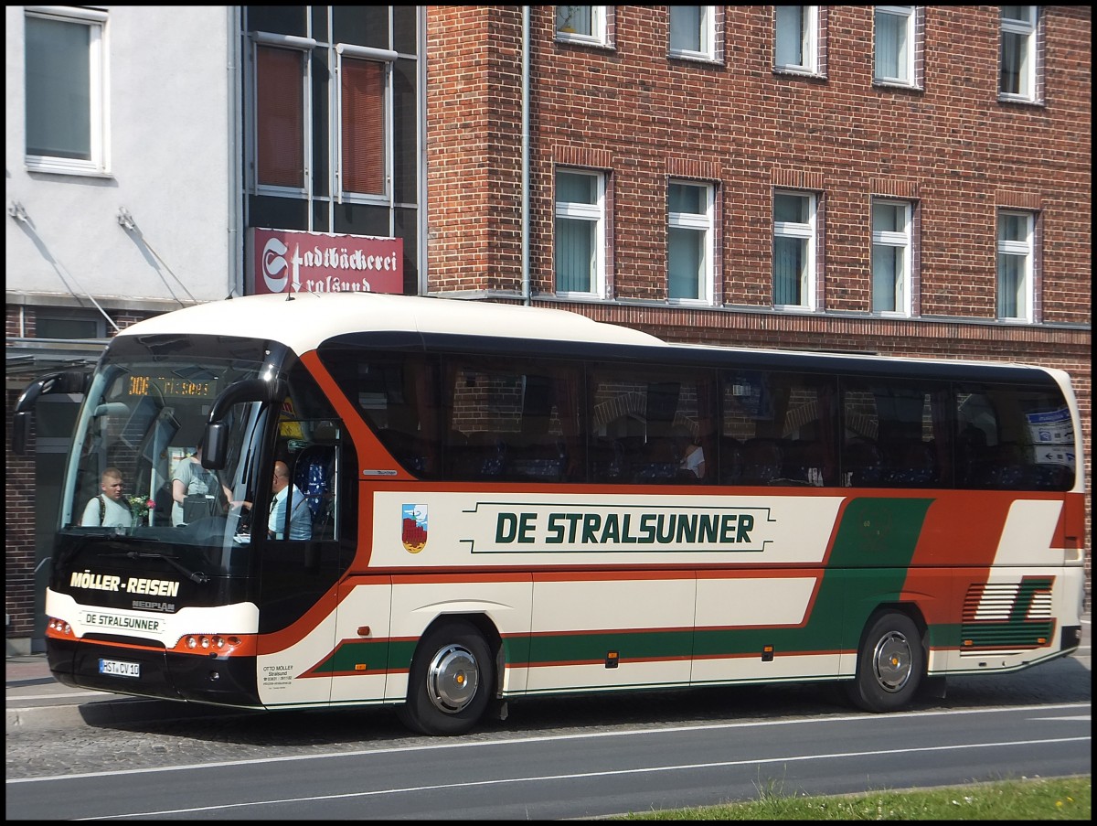 Neoplan Tourliner von De Stralsunner aus Deutschland in Stralsund.