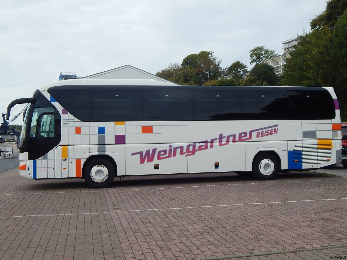 Neoplan Tourliner von Weingartner aus Deutschland im Stadthafen Sassnitz. 