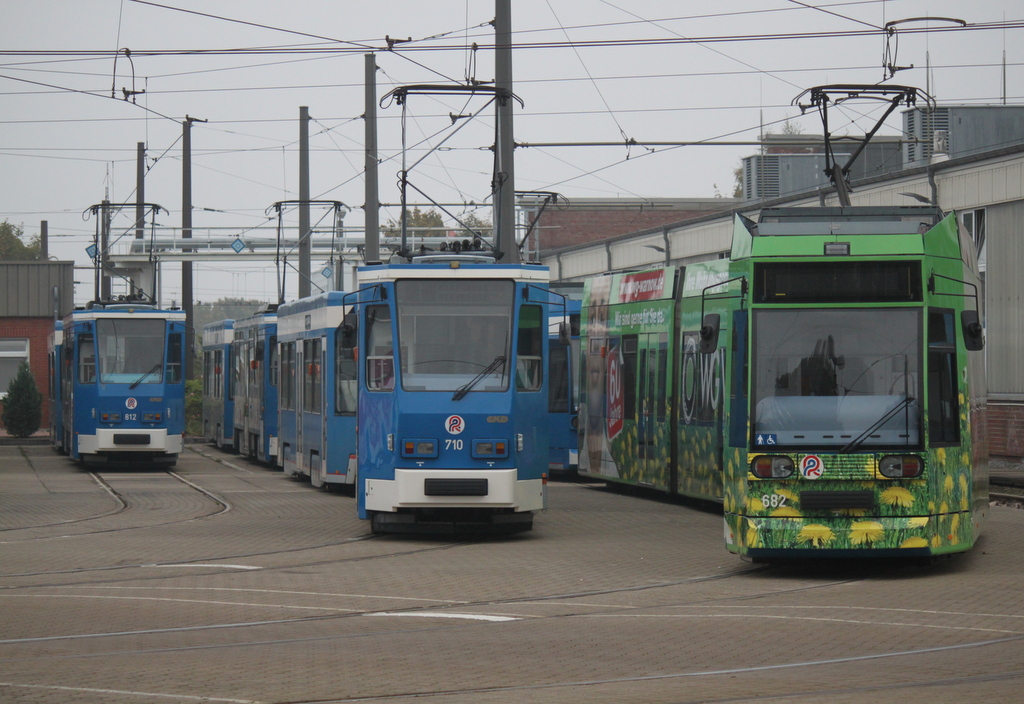 NGT6 Wagen 682 war am 03.10.2014 auf dem Gelnde der Rostocker Straenbahn AG bereit fr den Tag 