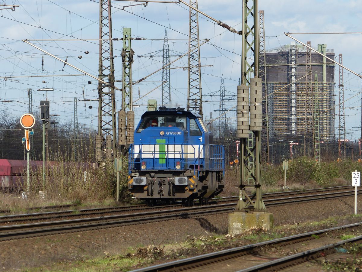 NIAG (Niederrheinische Verkehrsbetriebe AG) Diesellok 1 (92 80 1277 804-1 D-VL) bouwjaar 2004. G�terbahnhof Oberhausen West 12-03-2020.

NIAG (Niederrheinische Verkehrsbetriebe AG) dieselloc 1 (92 80 1277 804-1 D-VL) bouwjaar 2004. Goederenstation Oberhausen West 12-03-2020.