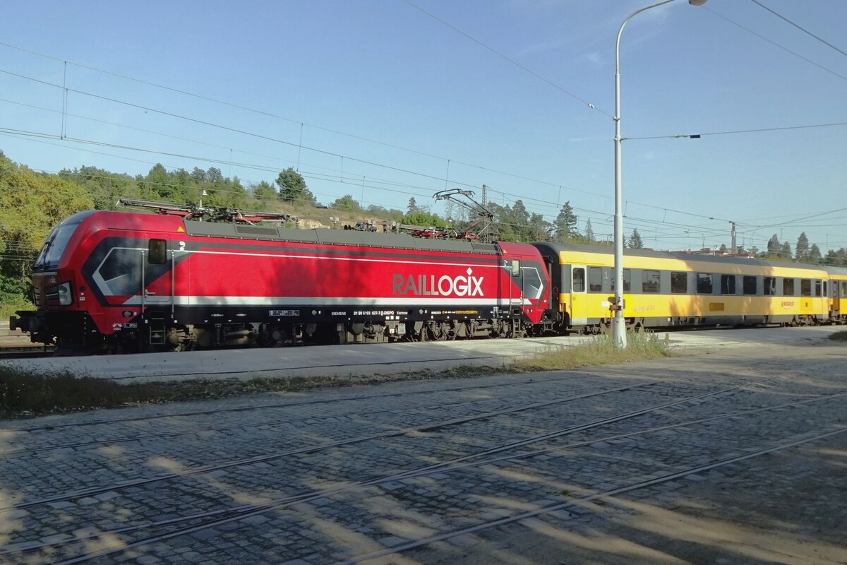 Niederlnder in Tsjechien: RFO 193 627 (aus Rotterdam) ist bis Ende September 2020 untervermietet an das Tschechischen RegioJet und steht hier am 21 September 2020 mit RJ 1118 (Bohumin--Brno Kralove Polje ber Prerov) in Brno Kralove Polje. Das Raillogix-Mark wurde von RFO bernommen.