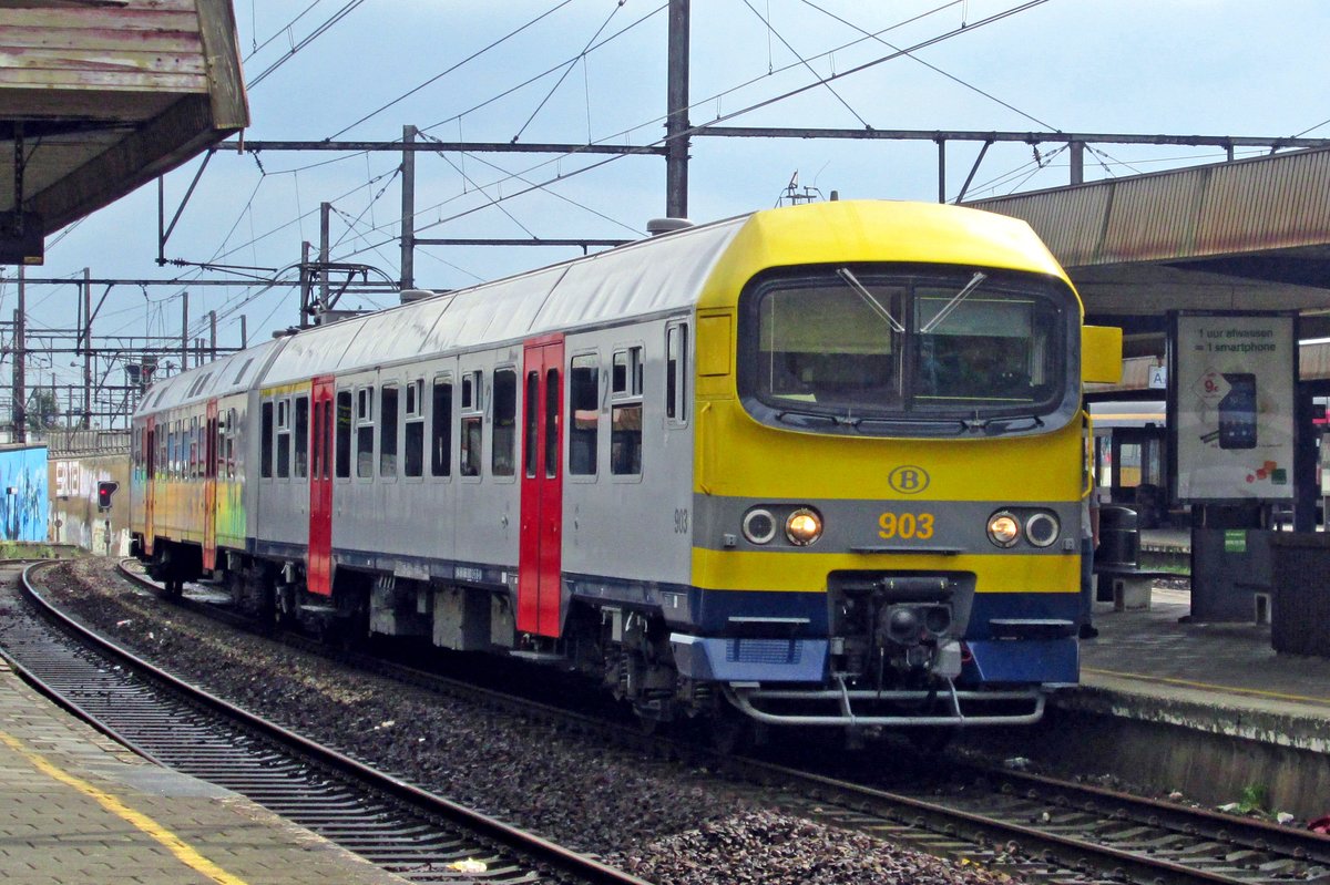 NMBS 903 hält in Antwerpen-Berchem am 22 Mai 2019.