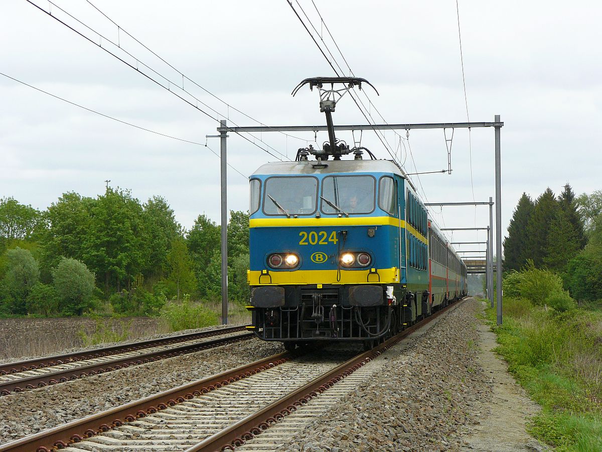 NMBS locomotief 2024 gefotografeerd tijdens het afscheid reeks 20 door de TSP. Ville-Pommeroeul, Belgi� 11-05-2013.