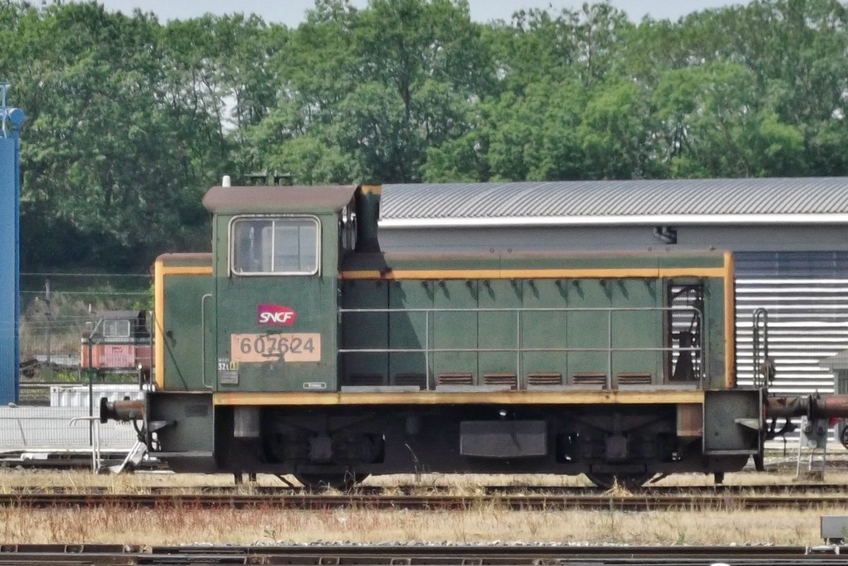 Noch in originalgrün steht Y 7624 am 7 Juni 2015 in Strasbourg Gare Central abgestellt. 