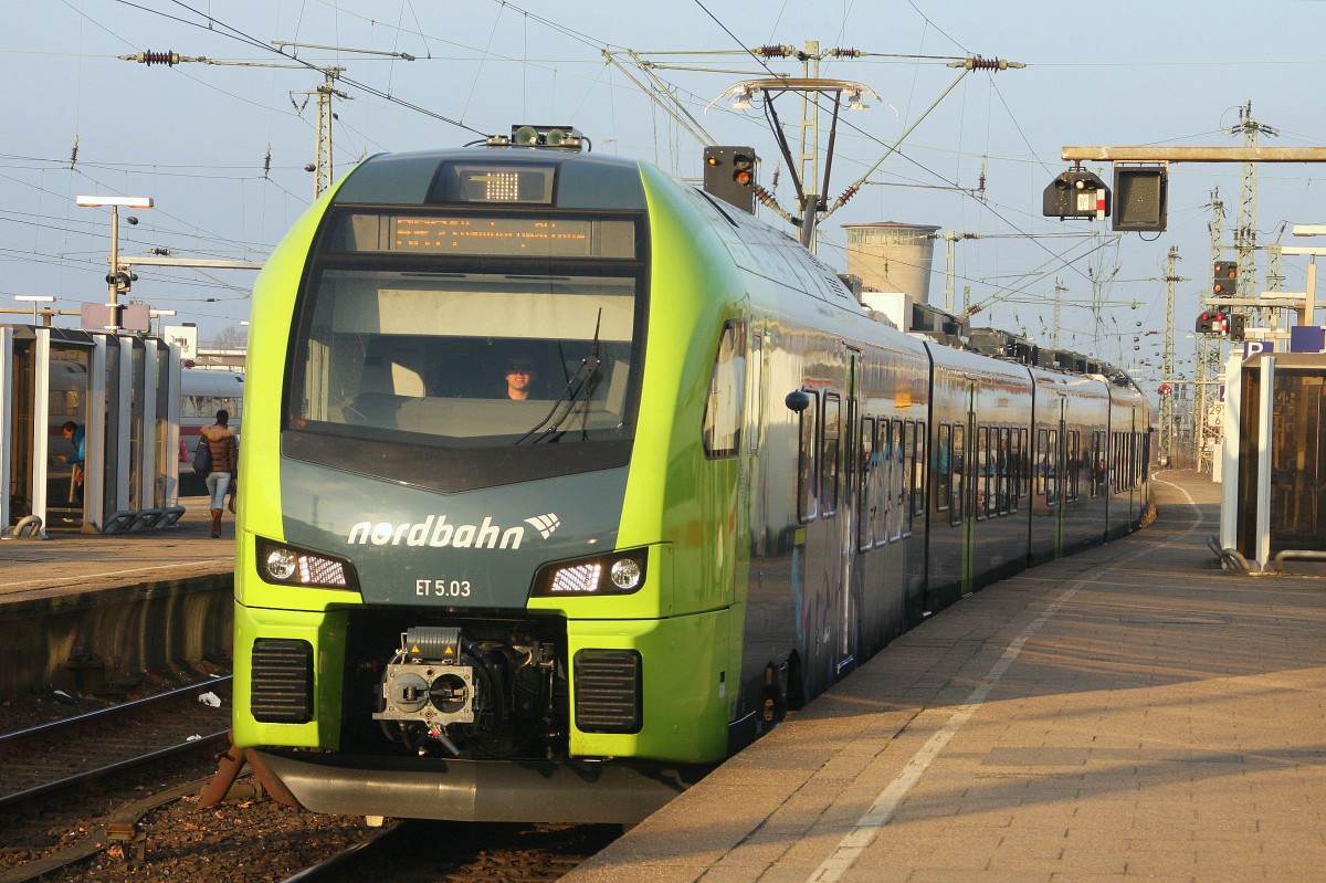 Nordbahn ET 5.03 (FLIRT III ) als RB 71 von Wrist bei Einfahrt in Hamburg-Altona am 14.12.2014