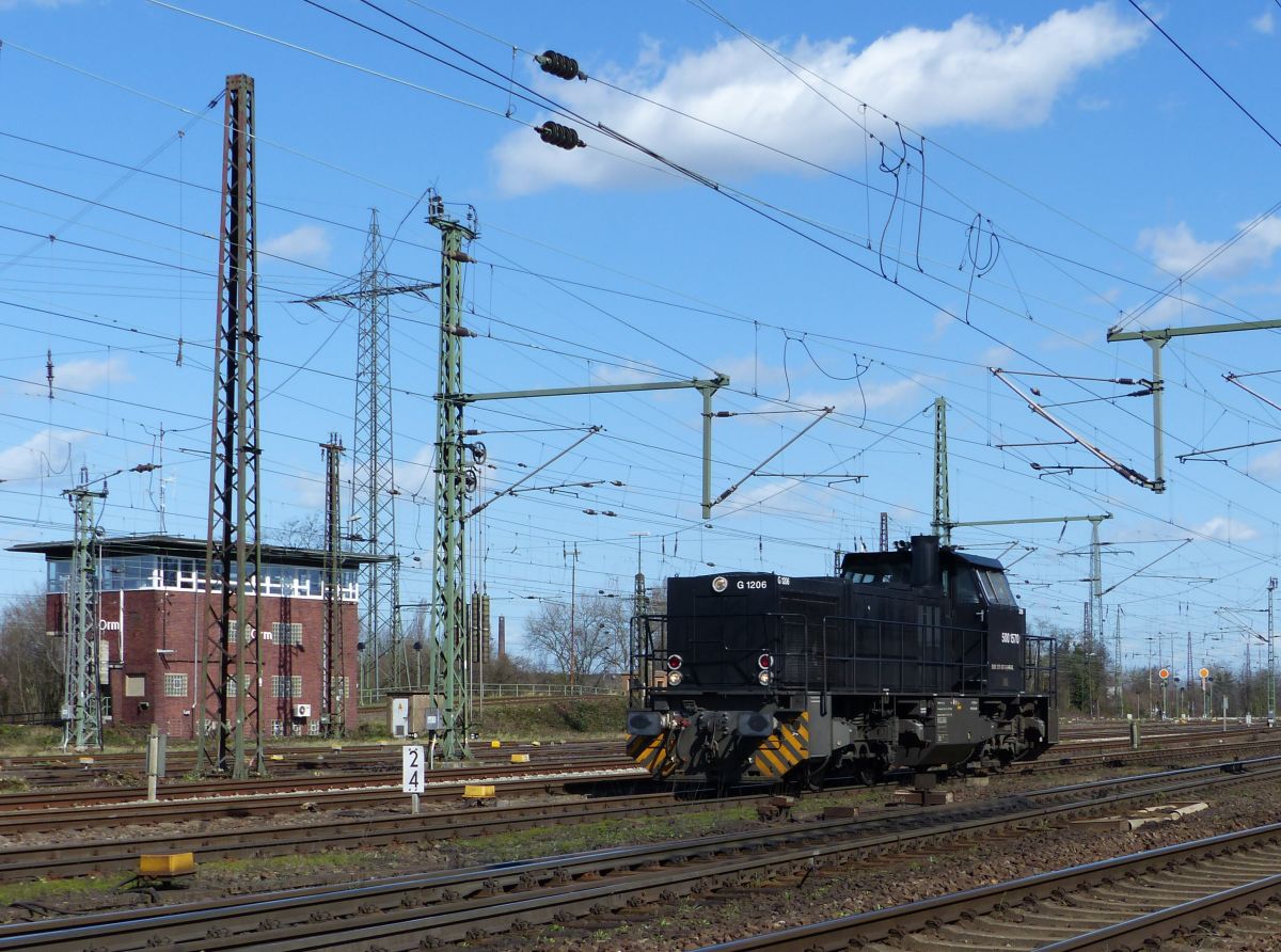 Northrail MaK G 1206 Diesellokomotive 500 1570 (92 80 1275 007-3 D-NRAIL) G�terbahnhof Oberhausen West 12-03-2020.

Northrail MaK G 1206 diesellocomotief 500 1570 (92 80 1275 007-3 D-NRAIL) goederenstation Oberhausen West 12-03-2020.