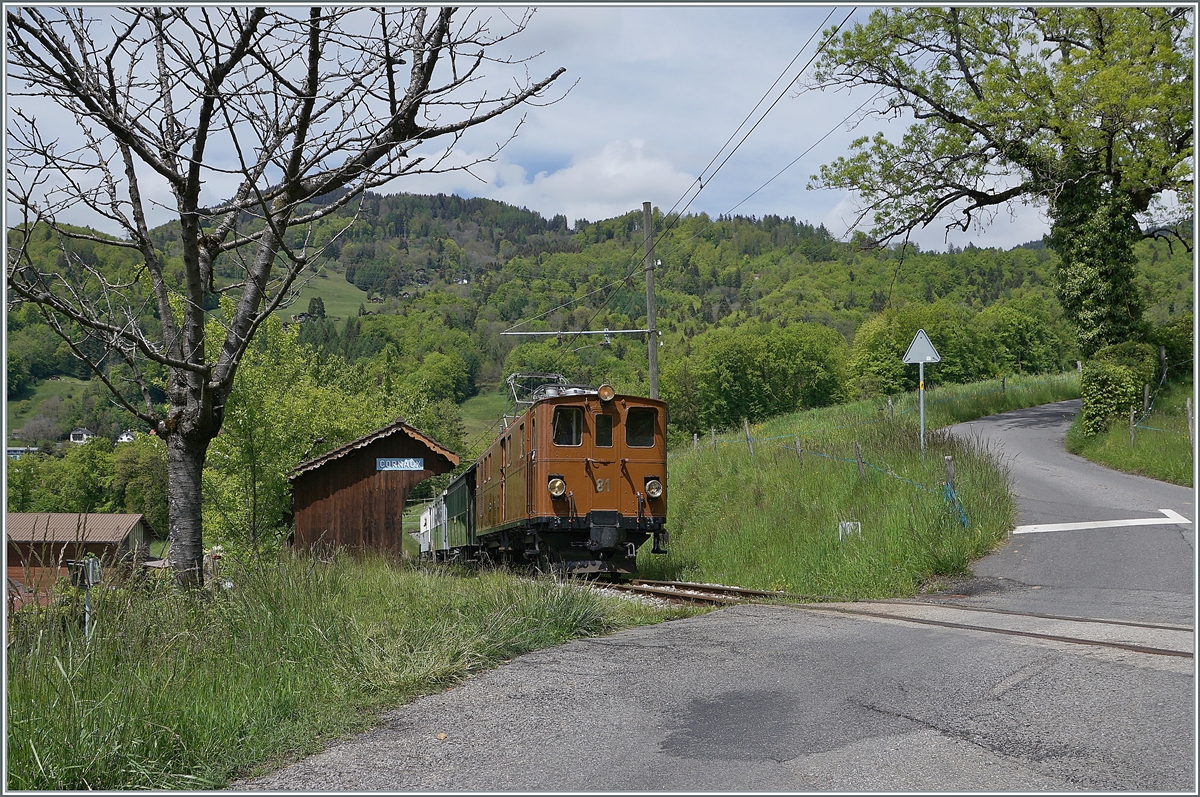 Nostalgie & Vapeur 2021  /  Nostalgie & Dampf 2021  - so das Thema des diesjährigen Pfingstfestivals der Blonay-Chamby Bahn. Die Bernina Bahn RhB Ge 4/4 81 der Blonay-Chamby Bahn beim Halt in Cornaux.

23. Mai 2021