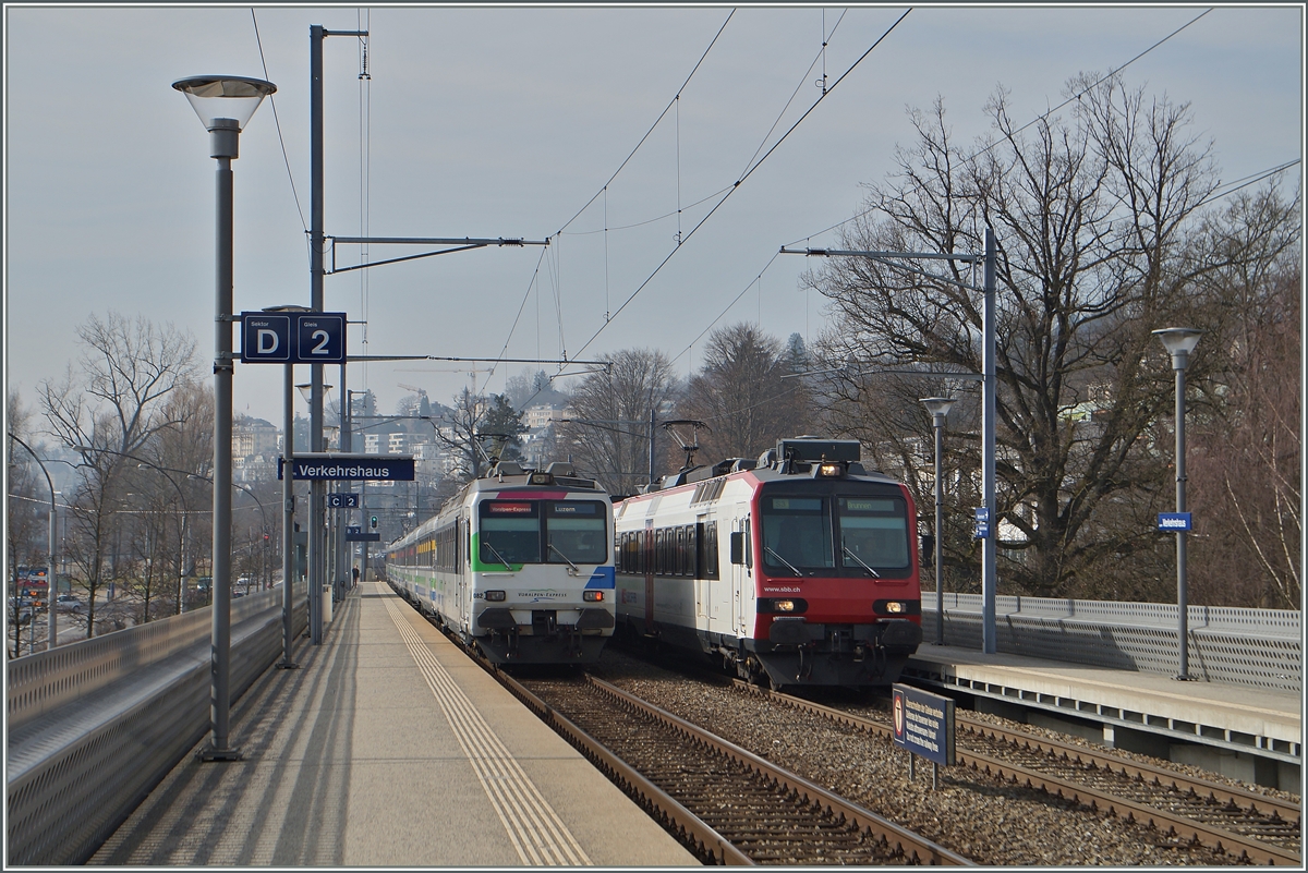 NPZ, hier in SOB Voralpen Express (VAE) und SBB Domino Version begegnen sich bei der Haltestelle Luzern Verkehrshaus. 
17. M�rz 2015