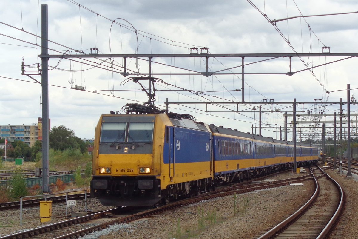 NS 186 038 treft am 24 Augustus 2018 in Breda ein.