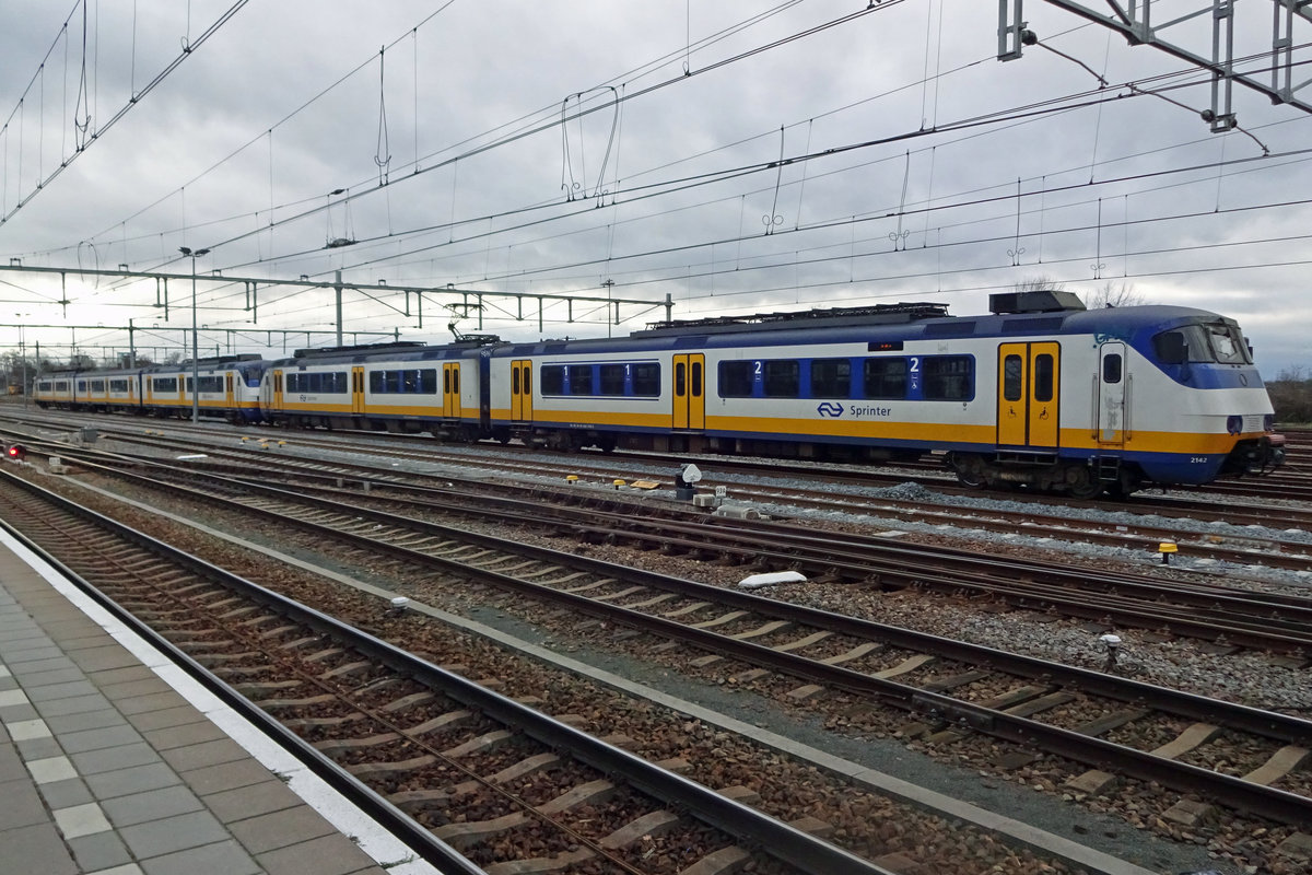 NS 2142 steht am 21 Dezember 2019 in Nijmegen.