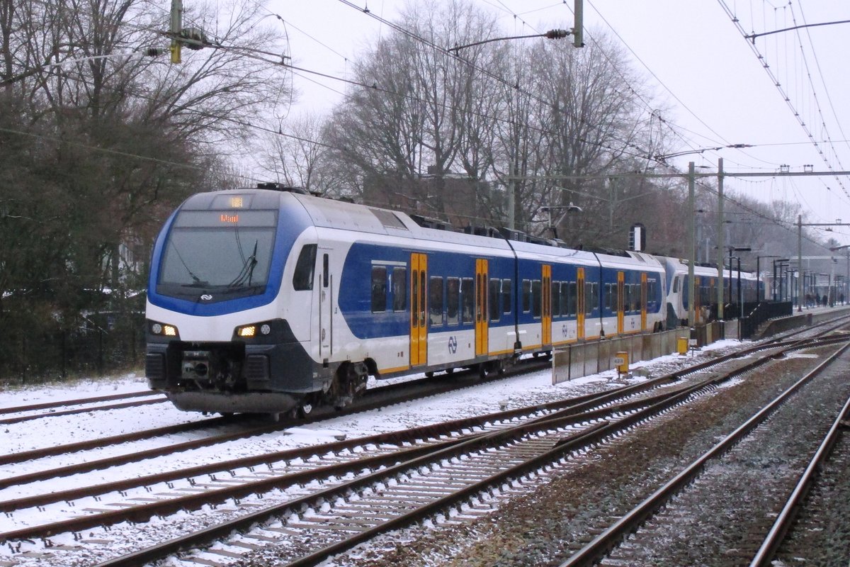 NS 2204 verlässt Tilburg-Universiteit am 24 Jänner 2019. 